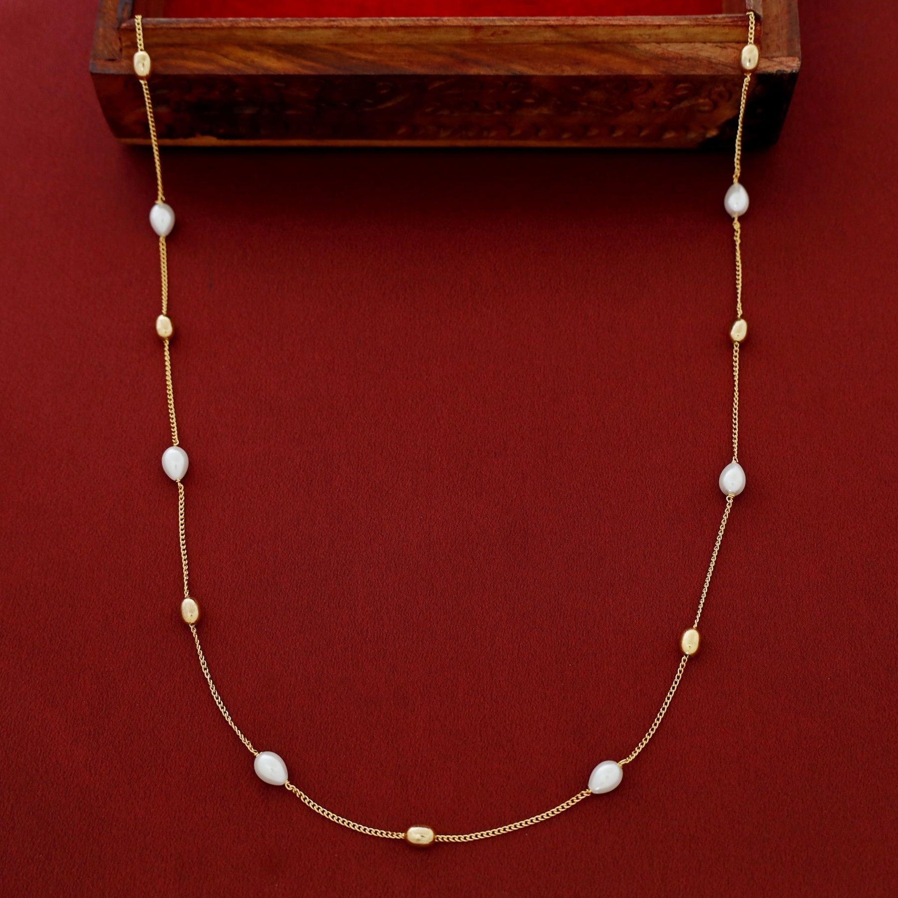 Golden Beaded Pearl Neckpiece