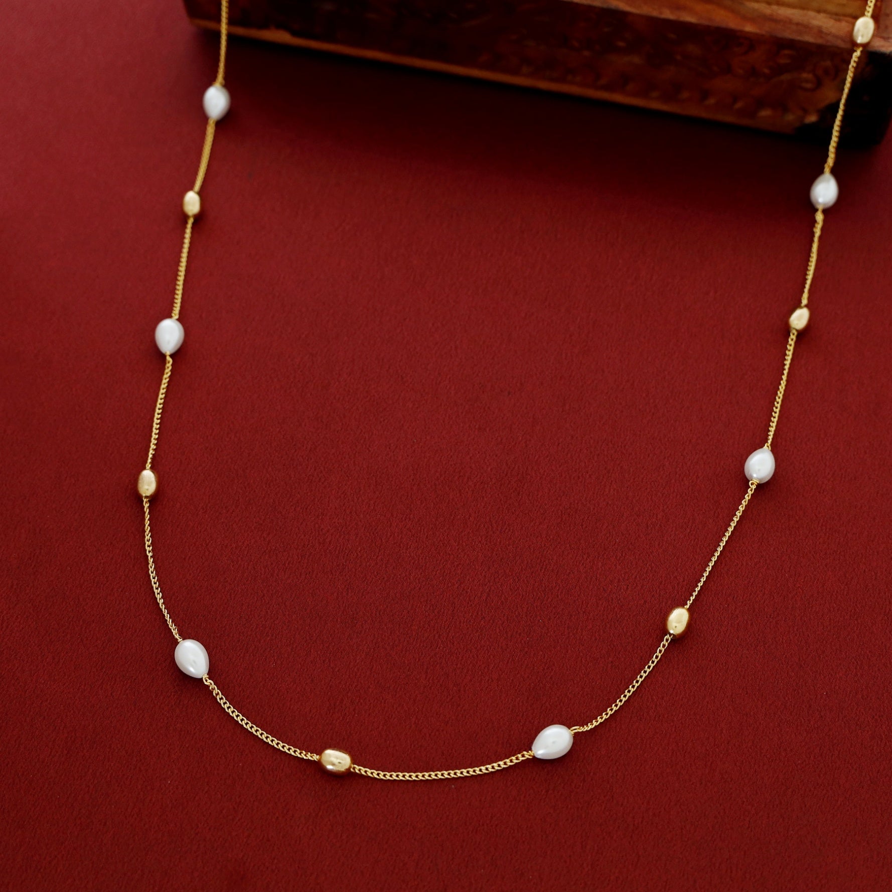 Golden Beaded Pearl Neckpiece